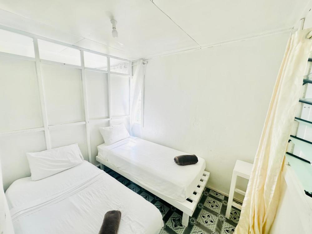 Tonga Airport Cottage - Private Twin Room