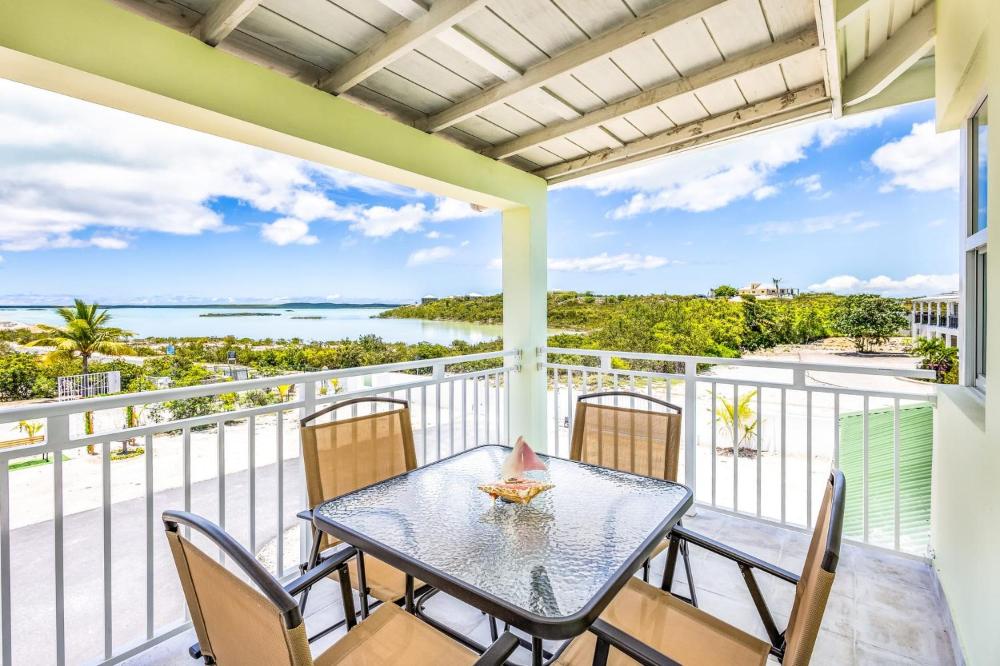 Tropical Jungle Oasis with Lagoon Views, Good WiFi