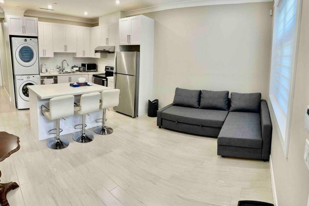 温西民宿 Vancouver West Quiet Home