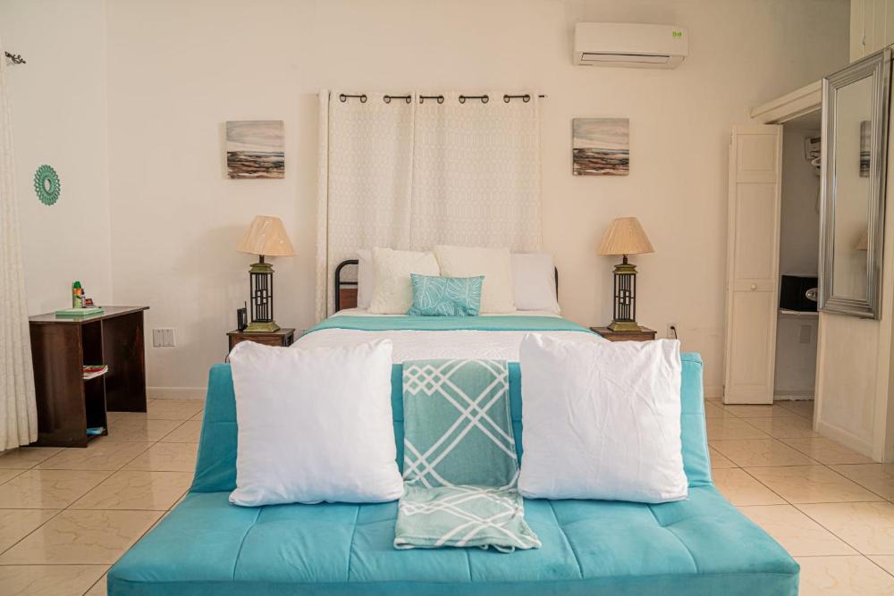 Villa Serenity Water View Suite Sleeps 3 w Pool