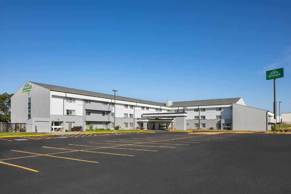 Wingate by Wyndham Lincoln Airport East I-80