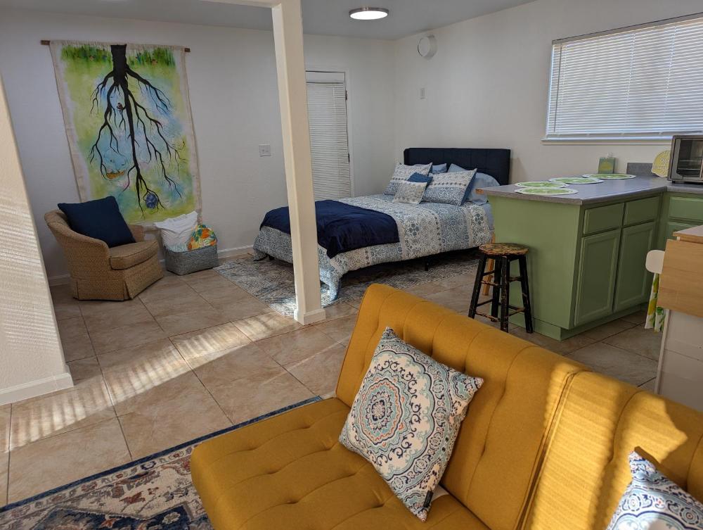 Zesty Studio & Pet Friendly Yard